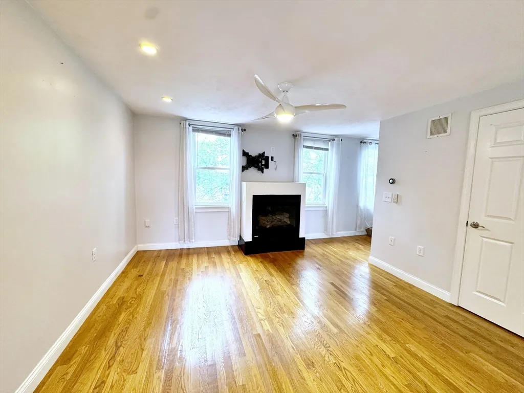 364 Sumner St, East Boston