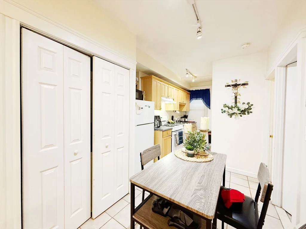 73 Divison St, Chelsea