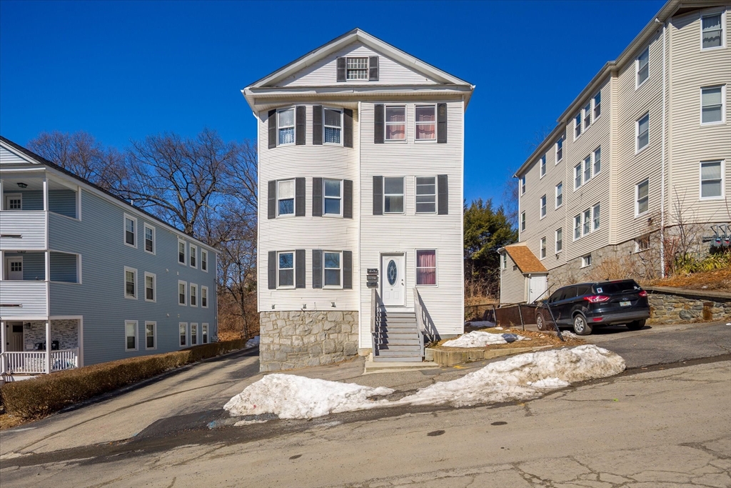 17 5th Ave, Worcester