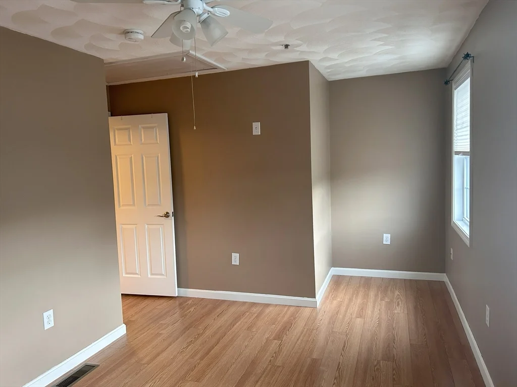 933 Varnum Ave, Lowell