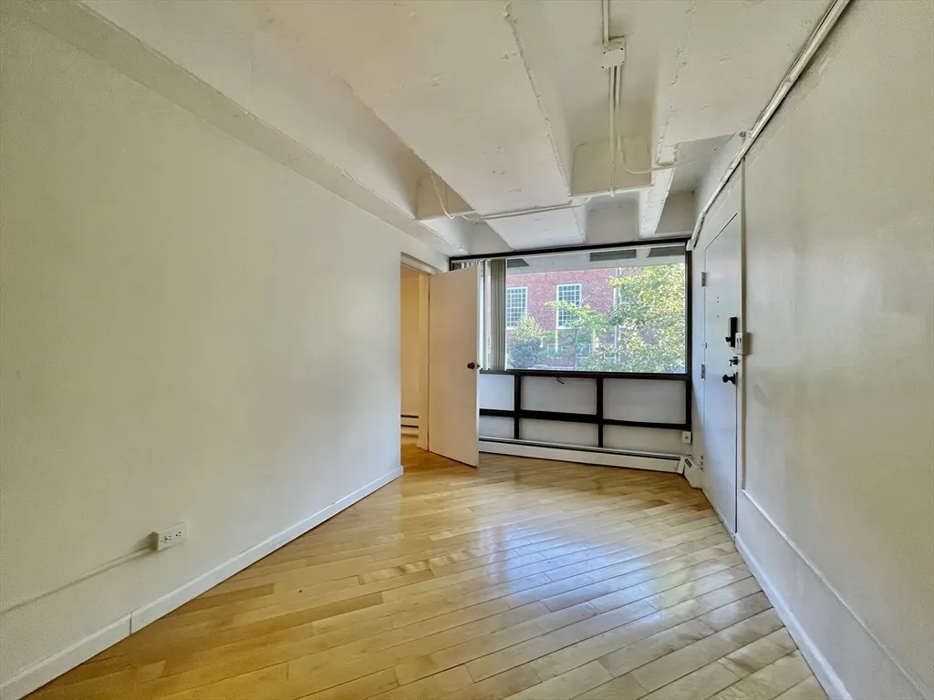 1643 Cambridge St, Mid-Cambridge