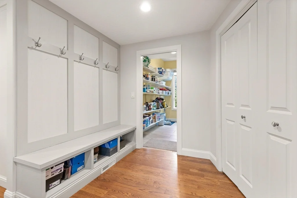 25 Saddle Club Rd, Lexington