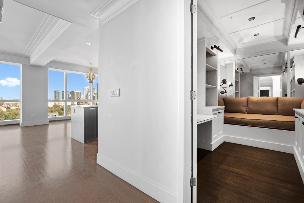 110 Stuart St, Downtown