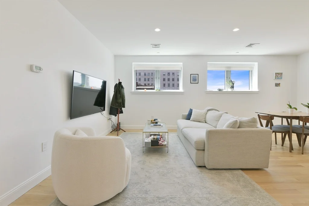 425 Boylston St, Back Bay