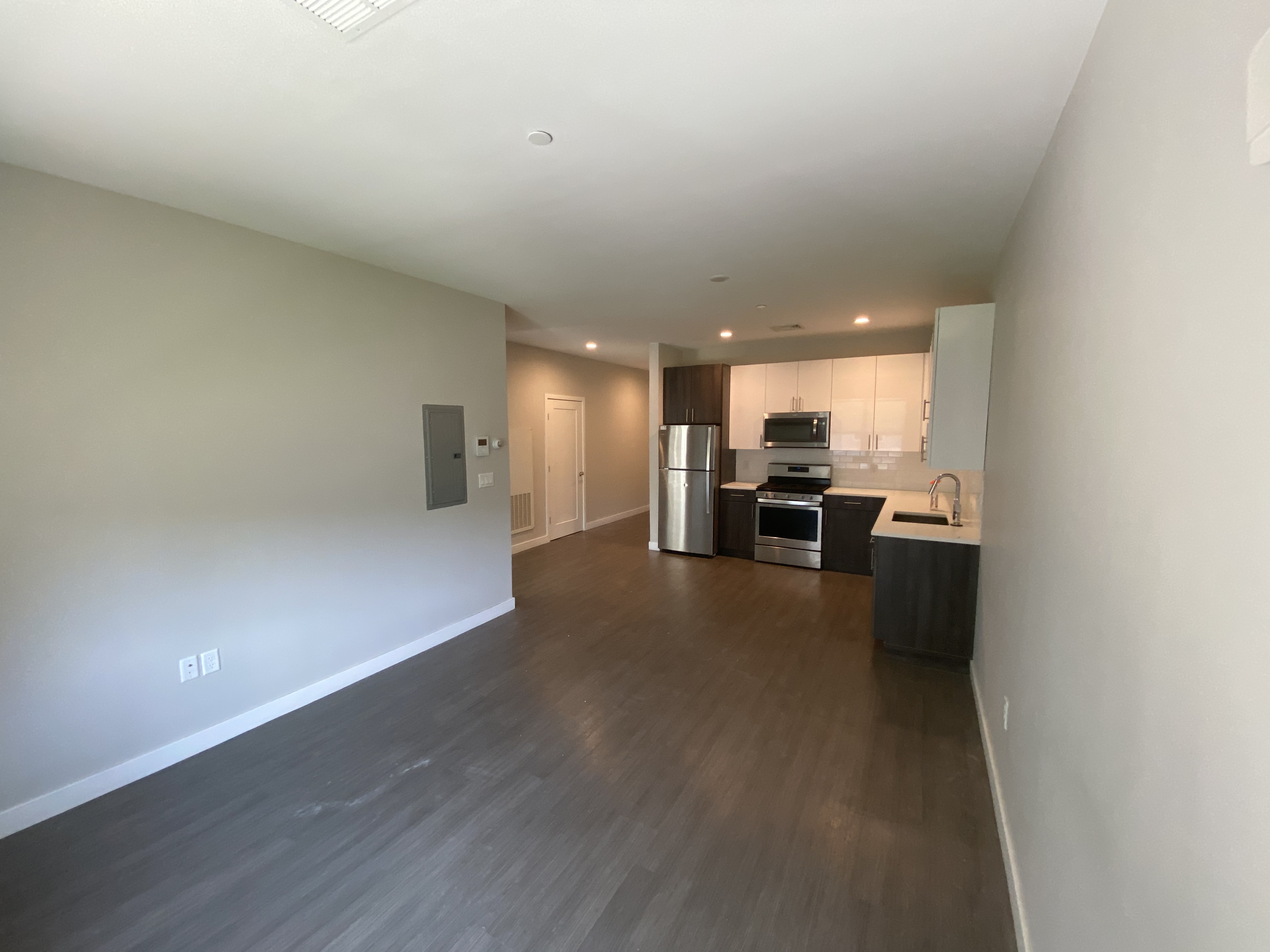 1 bed, 1.5 bath apartment for rent at 28 Bridge Unit 2, Quincy — photo 2 of 7