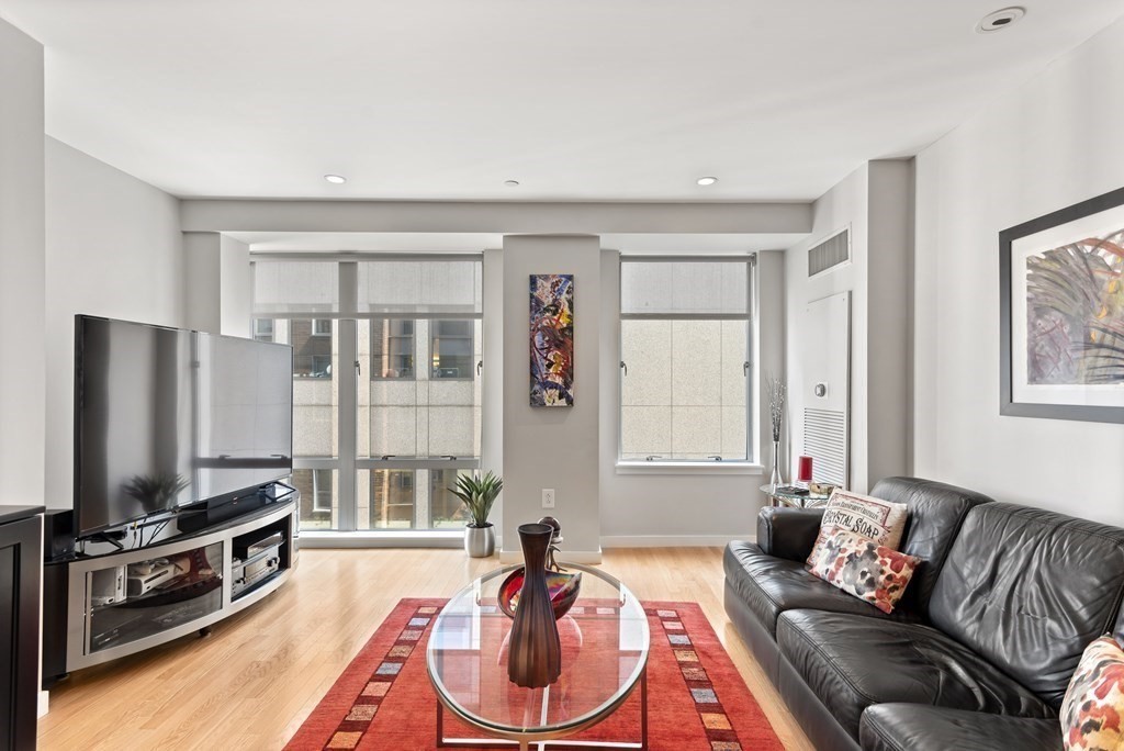 1 bed, 1 bath apartment for rent at 80 Broad St Unit 906, North End — photo 1 of 7