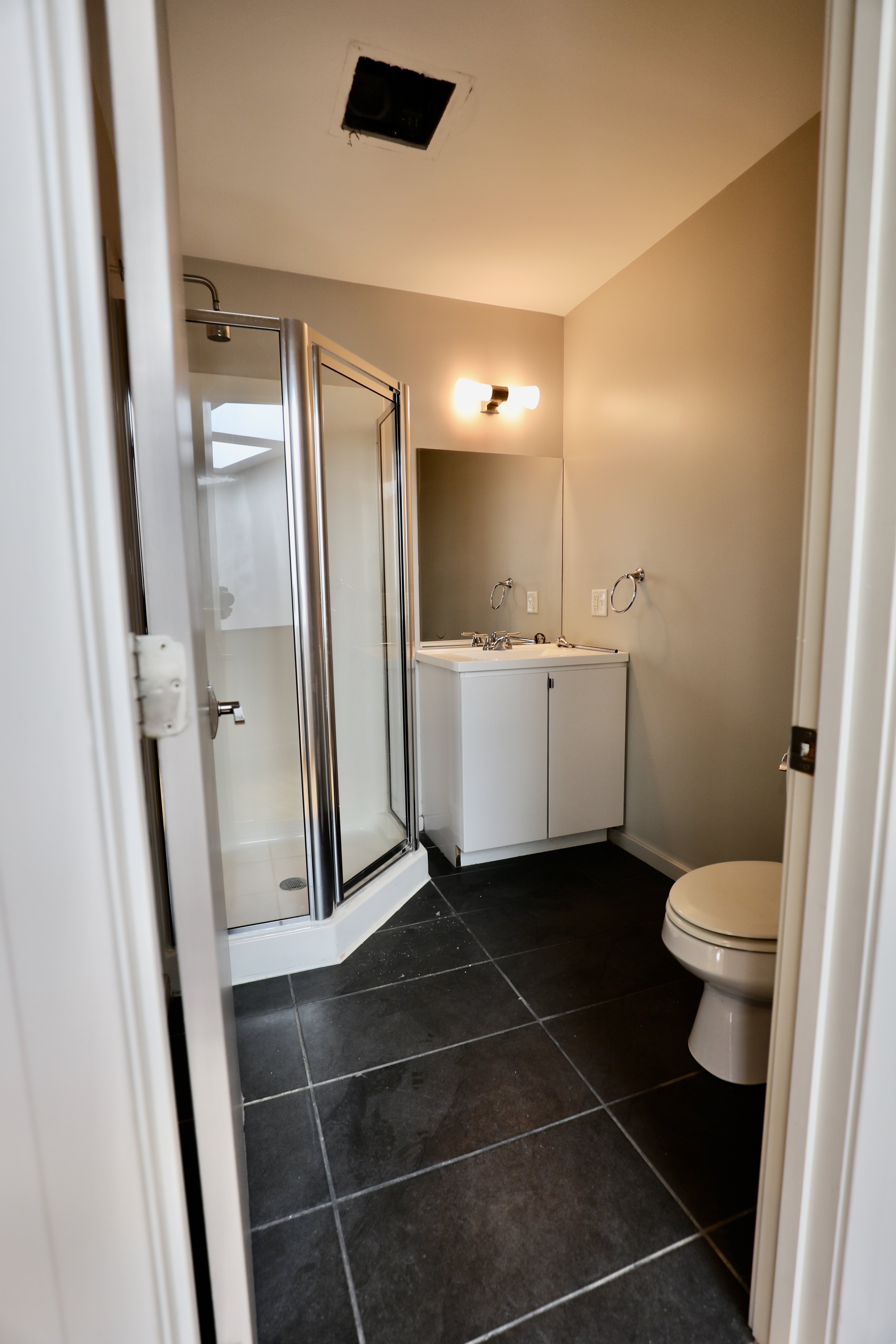 5 bed, 2.5 bath apartment for rent at 57 Glenville Ave Unit 1, Allston — photo 20 of 23