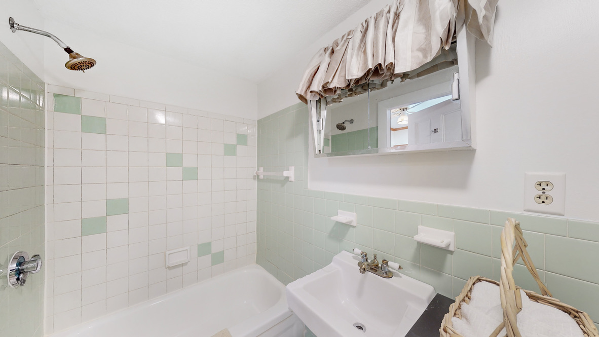 1.5 bed, 1 bath apartment for rent at 2 Durham St Unit PH, Back Bay — photo 9 of 9