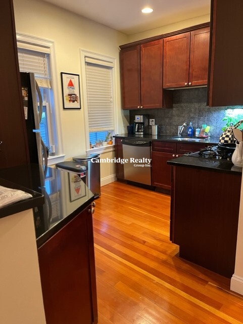 2 bed, 1 bath apartment for rent at 226 Banks St Unit 5A, Cambridgeport — photo 5 of 11