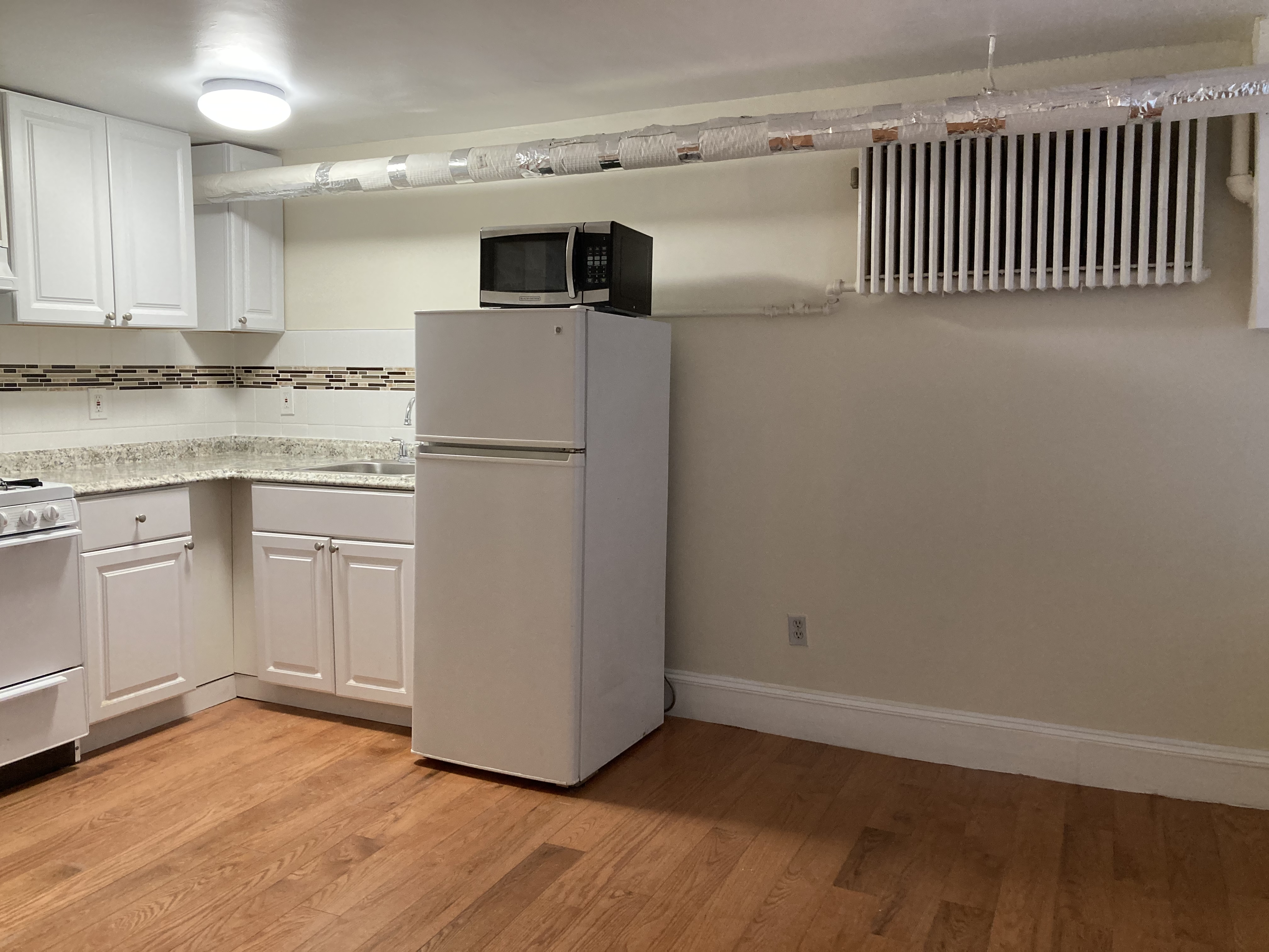 Studio bed, 1 bath apartment for rent at 78 Myrtle St Unit 1, Beacon Hill — photo 2 of 15