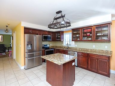 3 bed, 3 bath apartment for rent at 433 Depot Unit 1, Easton — photo 3 of 8
