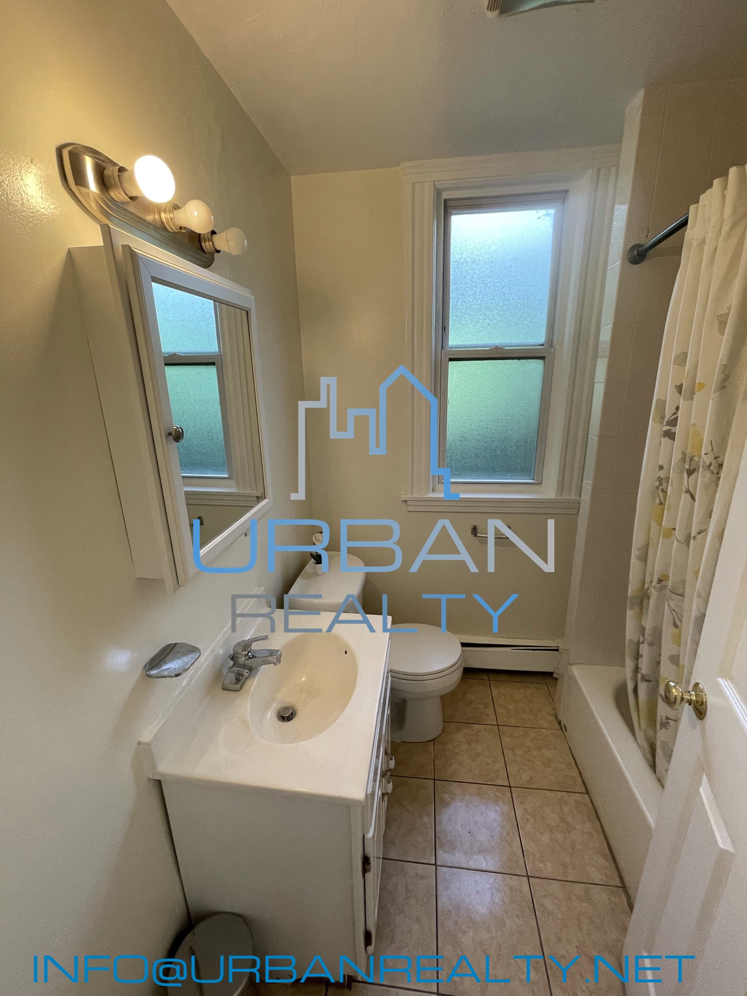 6 bed, 2.5 bath apartment for rent at 62 Algonquin Rd Unit 1, Newton — photo 6 of 16