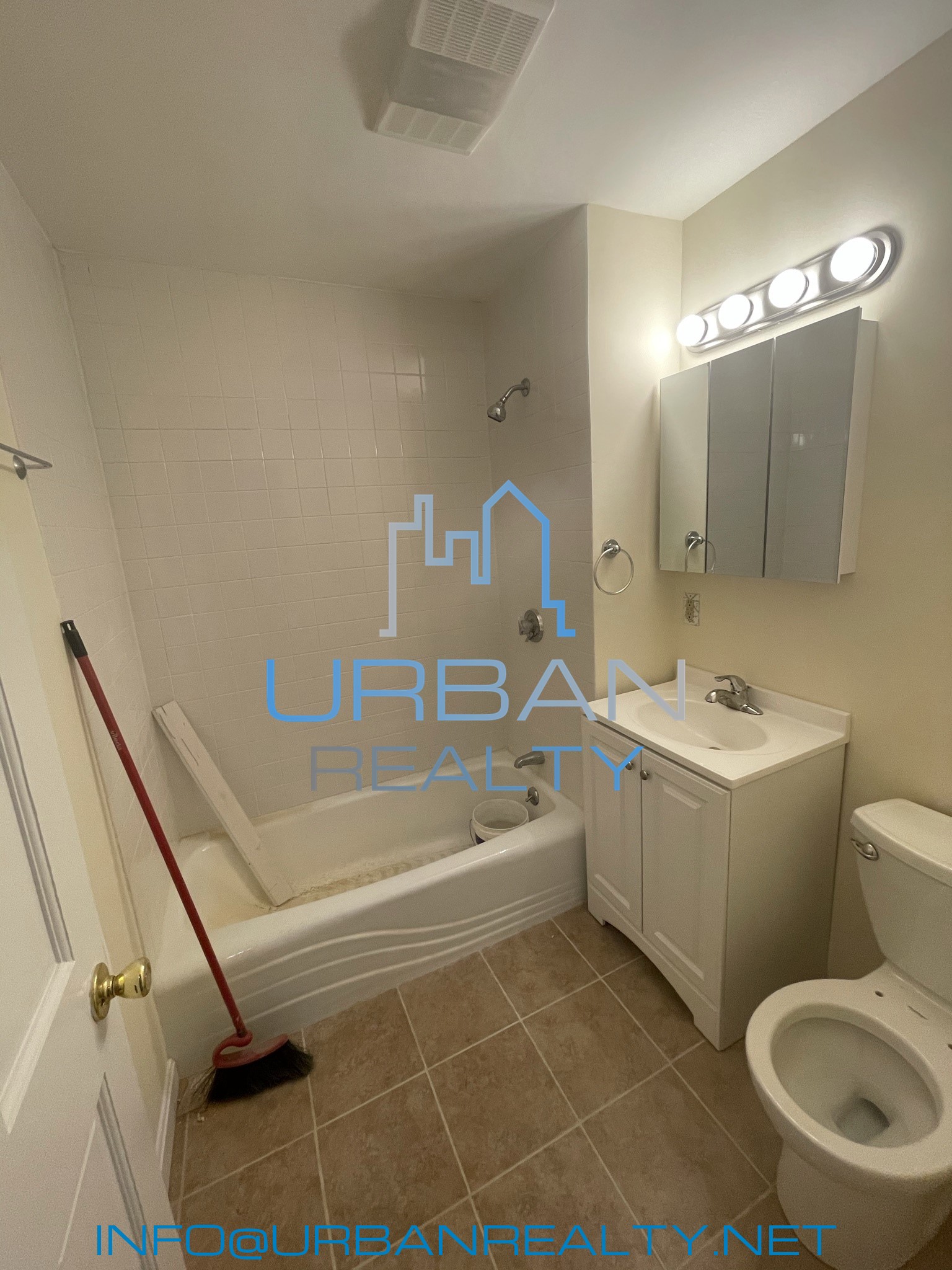 3 bed, 2 bath apartment for rent at 24 Strathmore Rd Unit 1, Washington Square — photo 6 of 14