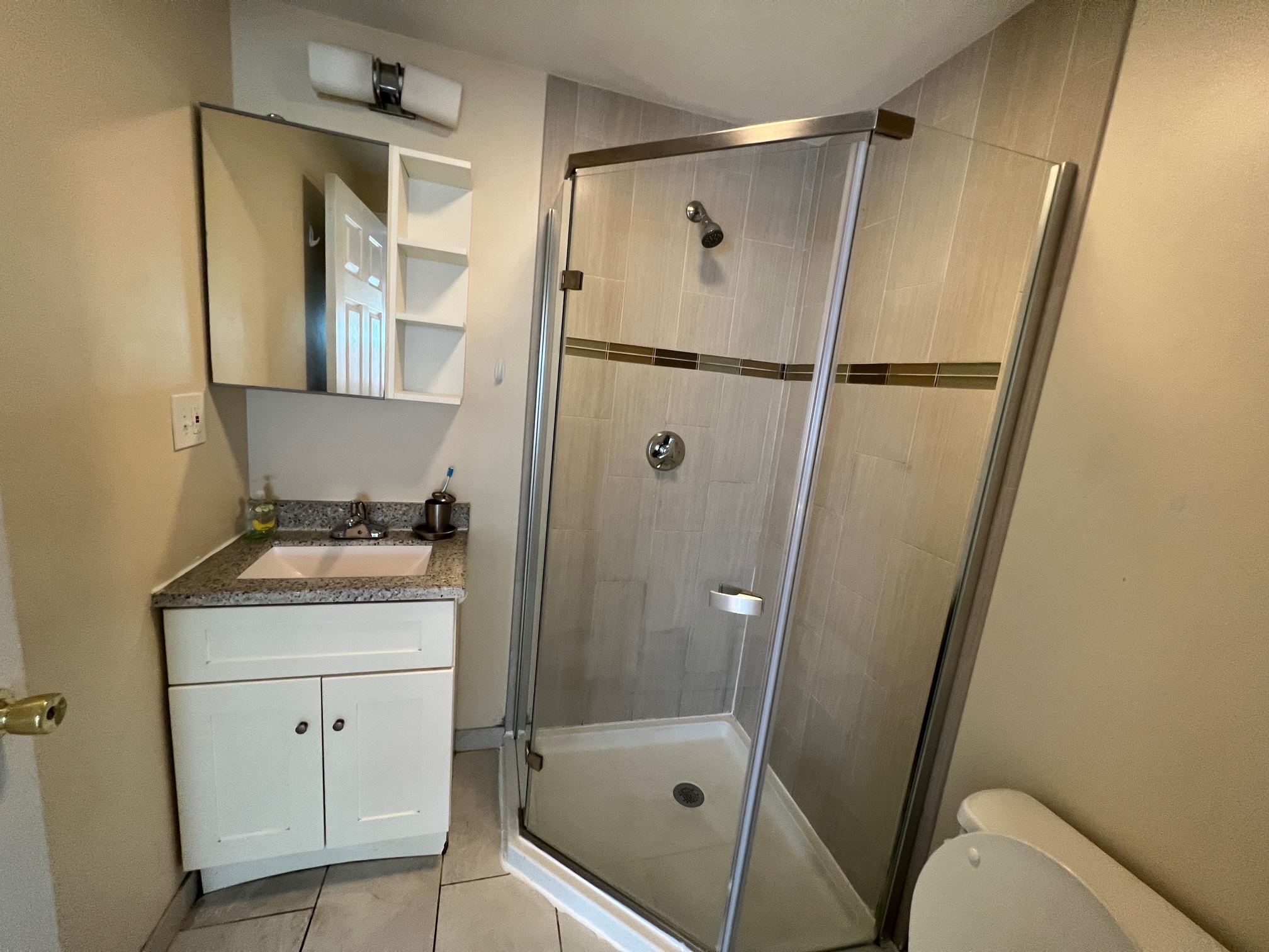 4 bed, 2 bath apartment for rent at 25 Gerald Rd Unit 1, Brighton — photo 6 of 7