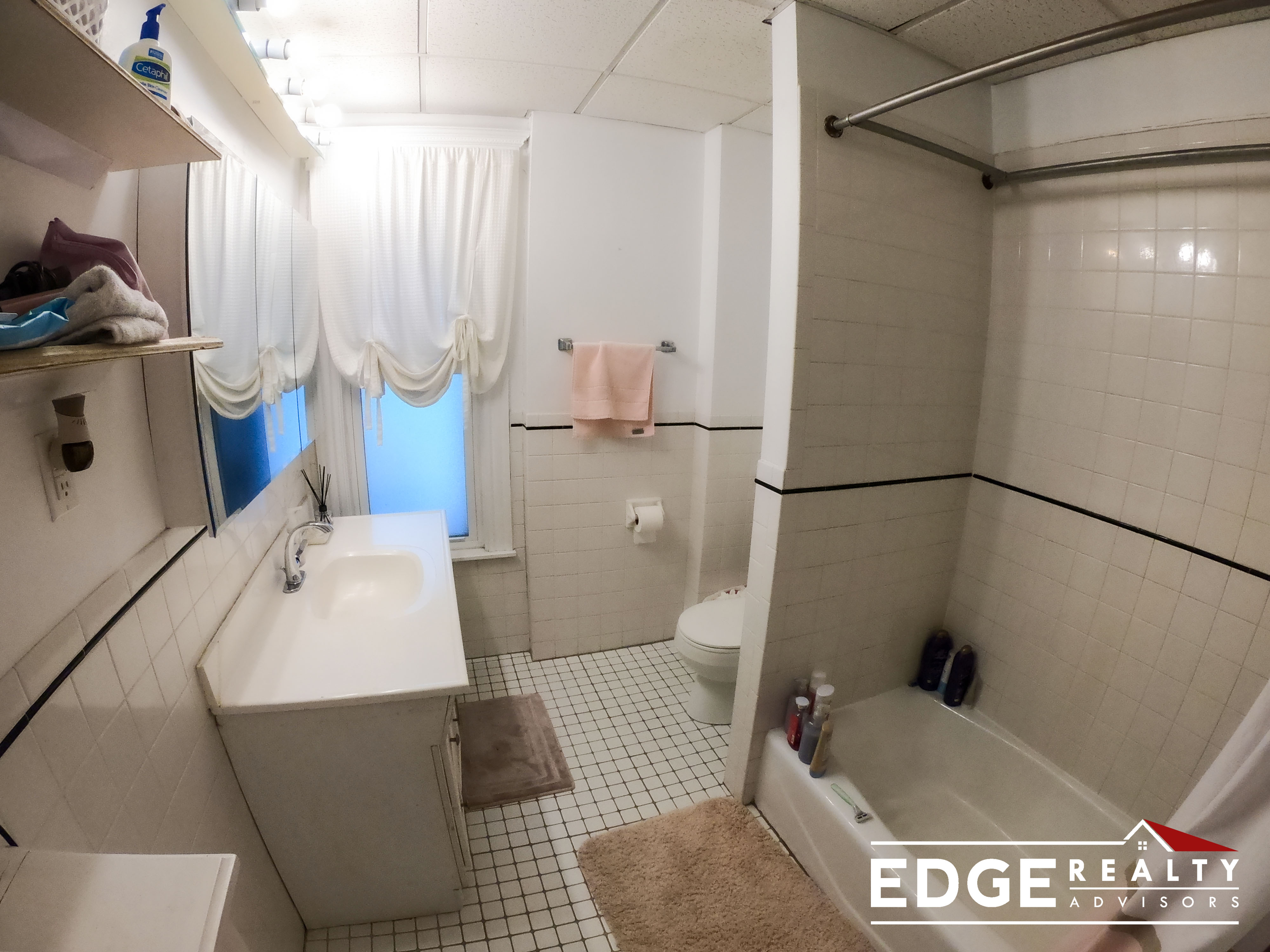 4 bed, 1 bath apartment for rent at 69 Oak Square Ave Unit 2, Brighton — photo 10 of 11