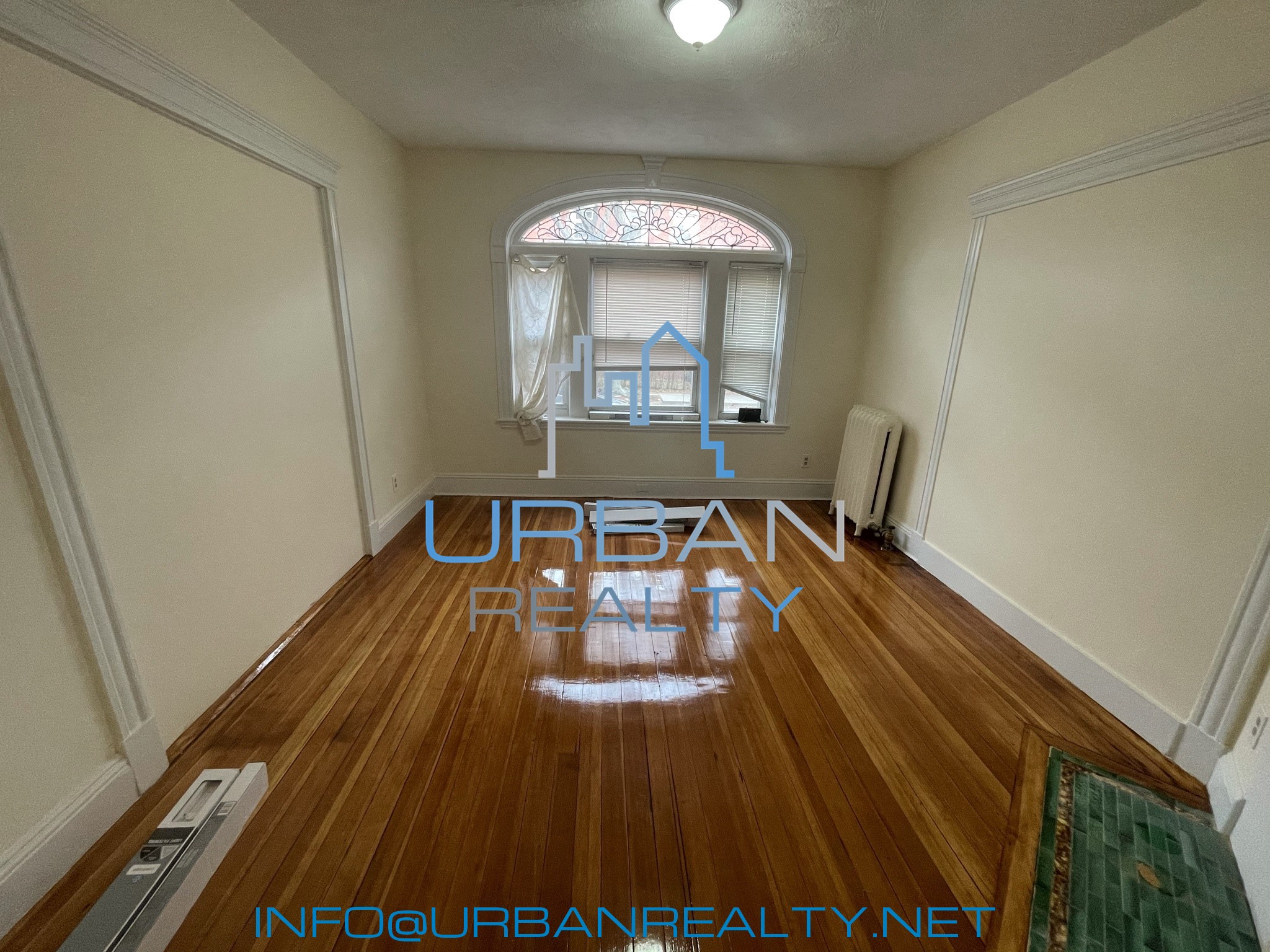 3 bed, 2 bath apartment for rent at 24 Strathmore Rd Unit 1, Washington Square — photo 8 of 14