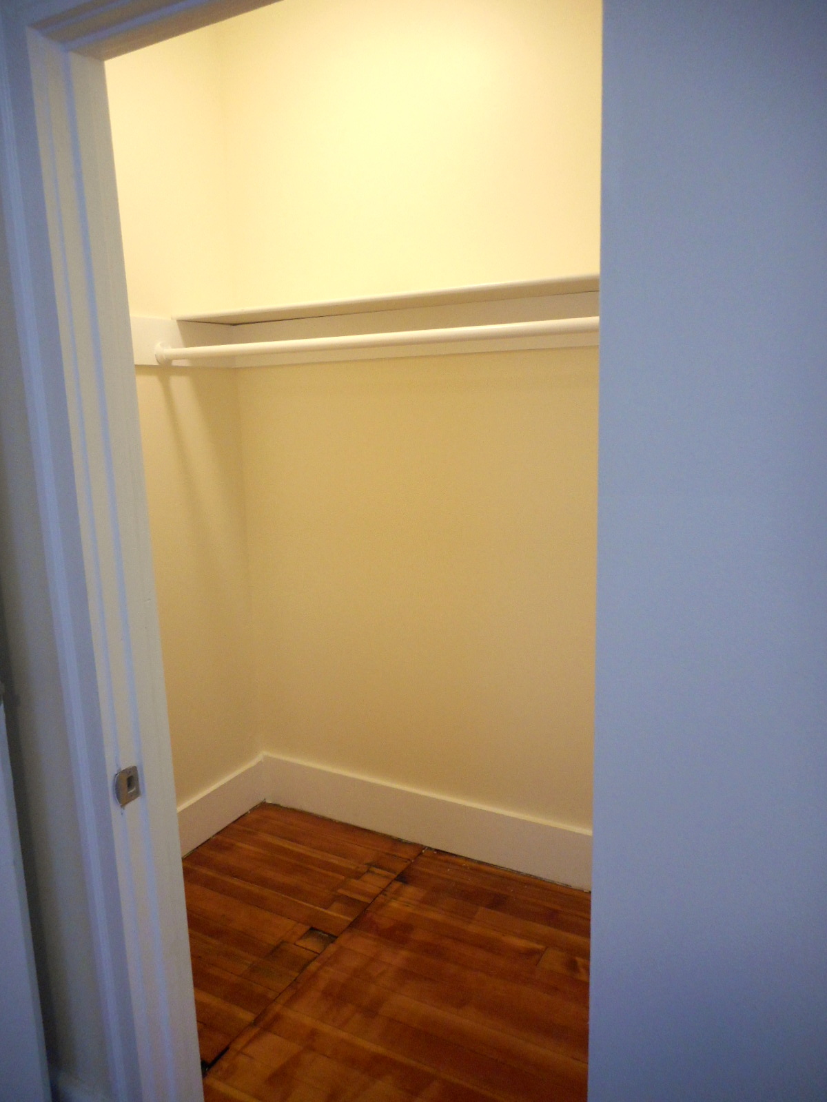 1 bed, 1 bath apartment for rent at 264 Aspinwall Ave Unit 5, Riverway Island — photo 2 of 14