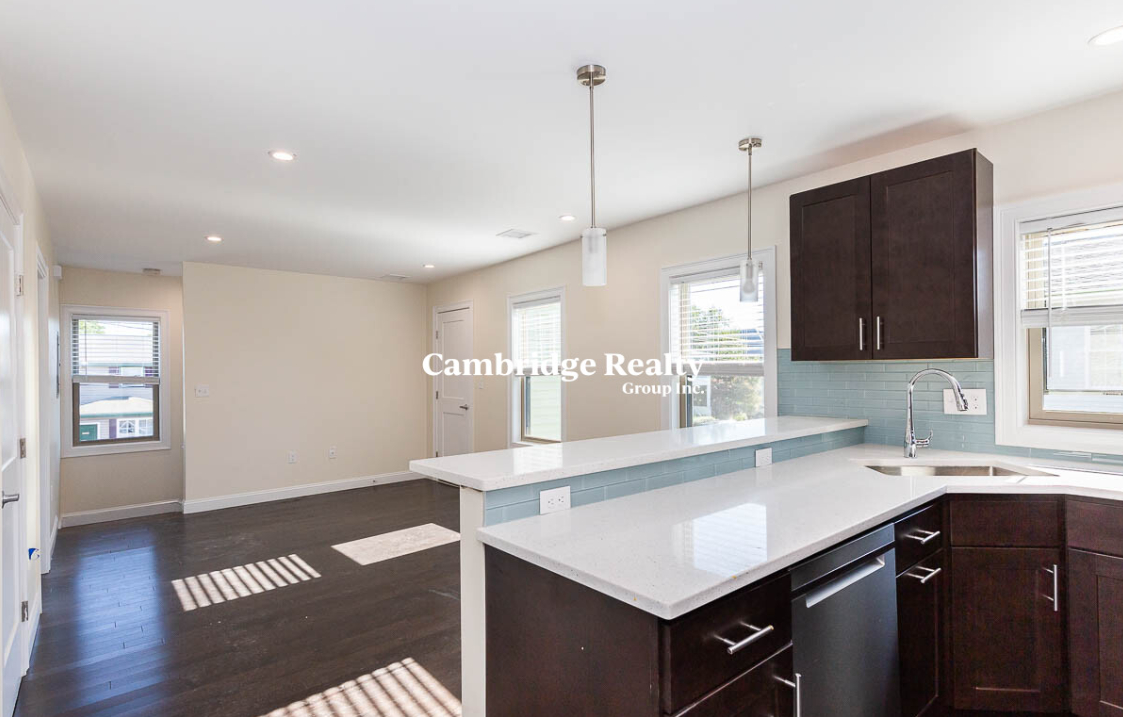 4 bed, 4+ bath apartment for rent at 39 Harvard St Unit 2A, Medford — photo 3 of 19