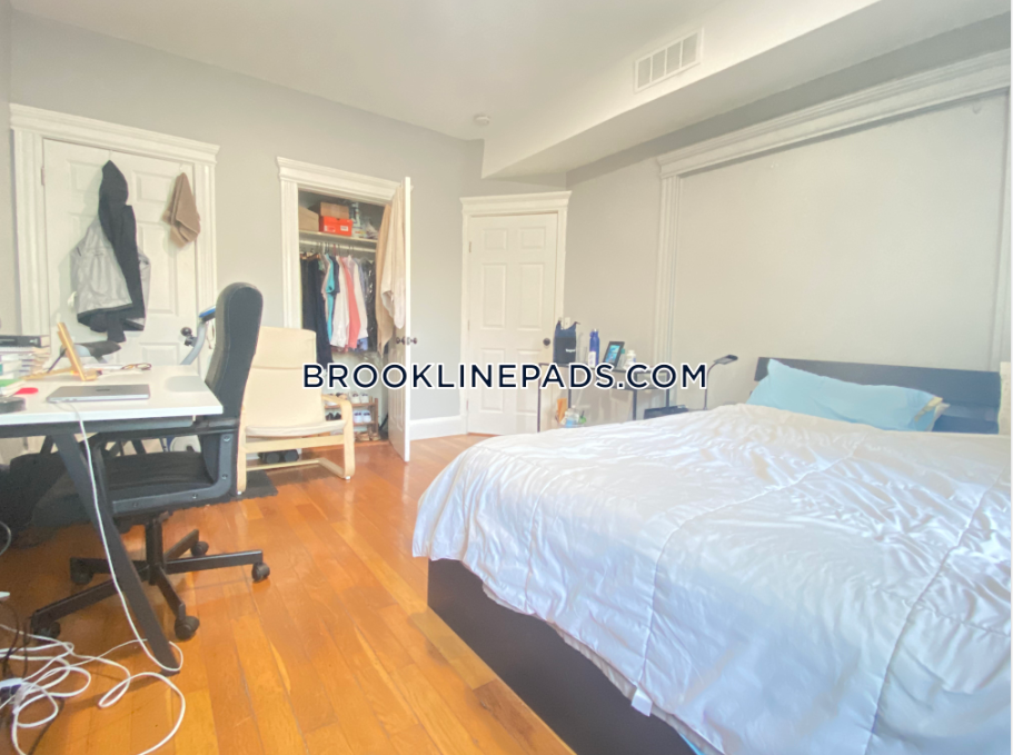 4 bed, 2 bath apartment for rent at 1890 Beacon St Unit 2, Coolidge Corner — photo 5 of 10