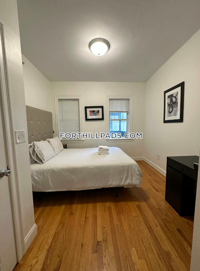 4 bed, 2 bath apartment for rent at 48 Guild St Unit 3, Roxbury — photo 5 of 10
