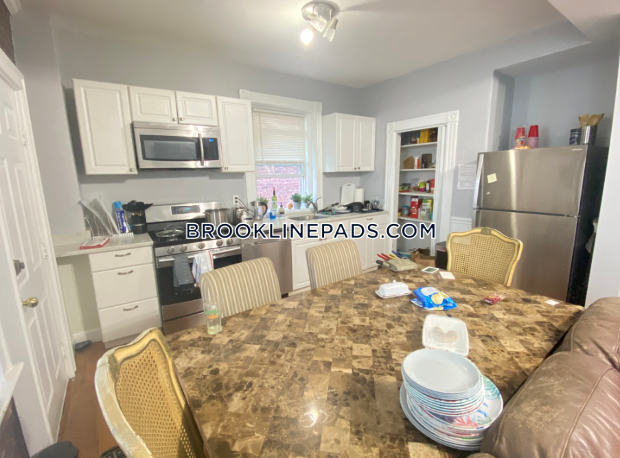 4 bed, 2 bath apartment for rent at 1890 Beacon St Unit 2, Coolidge Corner