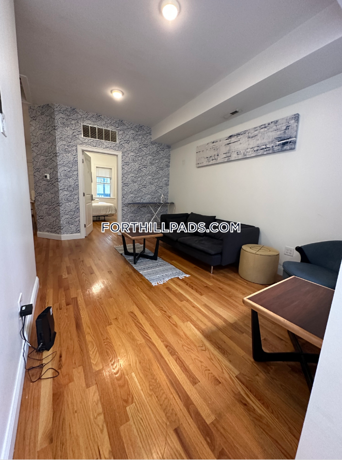 4 bed, 2 bath apartment for rent at 48 Guild St Unit 3, Roxbury — photo 6 of 10