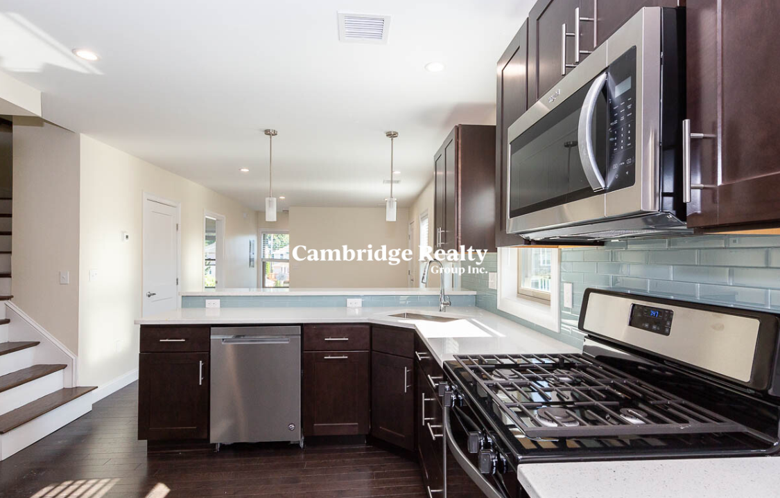 4 bed, 4+ bath apartment for rent at 39 Harvard St Unit 2A, Medford — photo 1 of 19