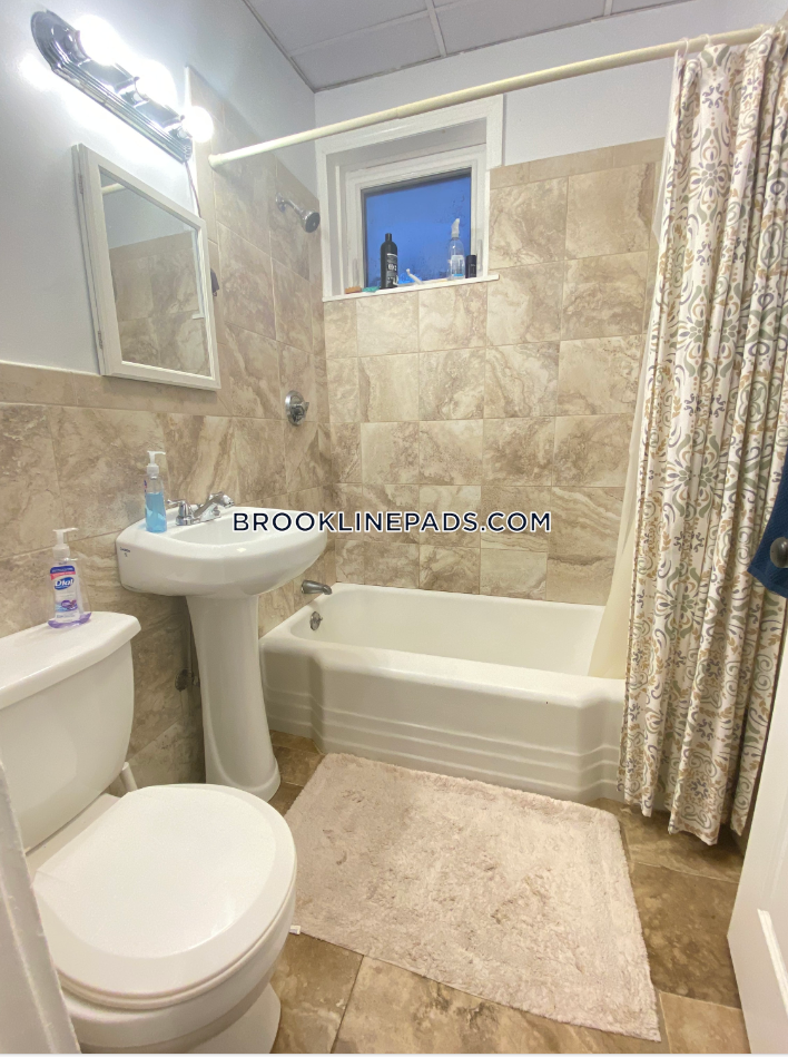 4 bed, 2 bath apartment for rent at 1890 Beacon St Unit 2, Coolidge Corner — photo 9 of 10