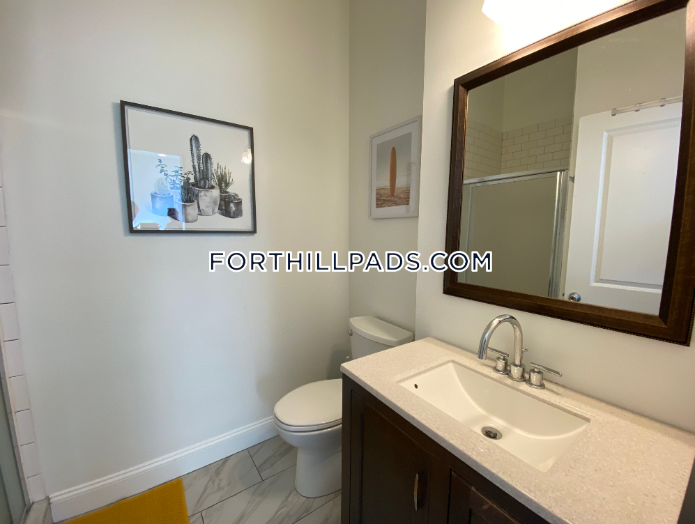4 bed, 2 bath apartment for rent at 48 Guild St Unit 3, Roxbury — photo 9 of 10