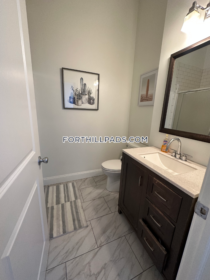 4 bed, 2 bath apartment for rent at 48 Guild St Unit 3, Roxbury — photo 10 of 10
