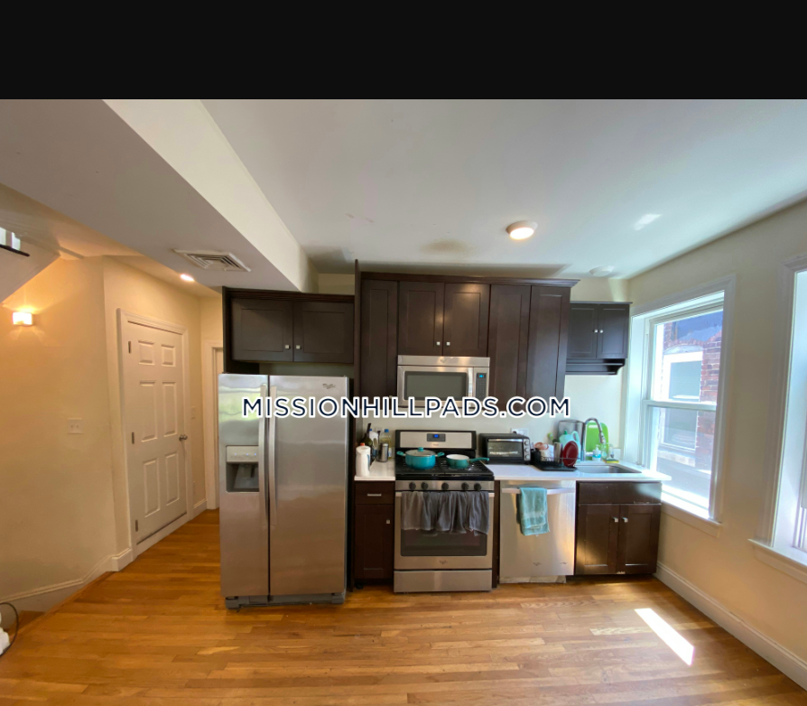 4 bed, 2 bath apartment for rent at 830 Huntington Ave Unit 3, Mission Hill — photo 1 of 7
