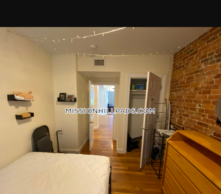 4 bed, 2 bath apartment for rent at 830 Huntington Ave Unit 3, Mission Hill — photo 3 of 7