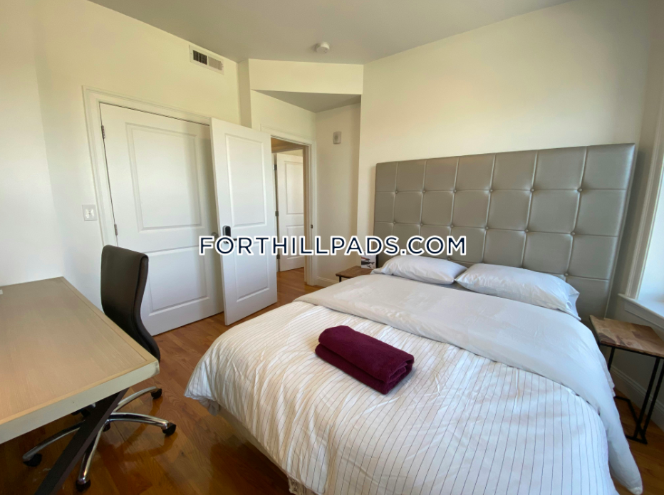 4 bed, 2 bath apartment for rent at 48 Guild St Unit 2, Roxbury — photo 6 of 10