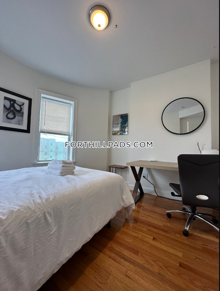 4 bed, 2 bath apartment for rent at 48 Guild St Unit 2, Roxbury — photo 7 of 10