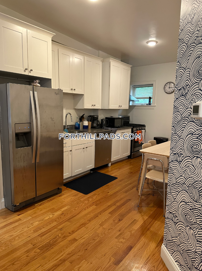 4 bed, 2 bath apartment for rent at 48 Guild St Unit 3, Roxbury — photo 2 of 10