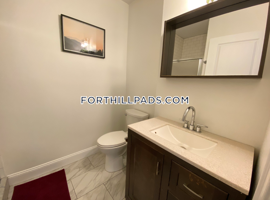4 bed, 2 bath apartment for rent at 48 Guild St Unit 2, Roxbury — photo 9 of 10