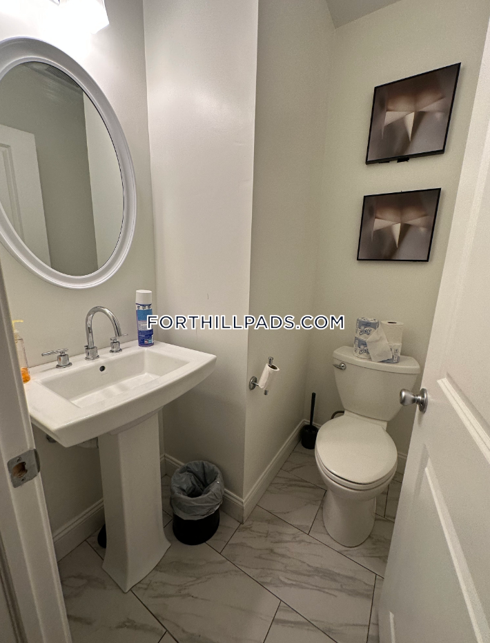 4 bed, 2 bath apartment for rent at 48 Guild St Unit 2, Roxbury — photo 10 of 10