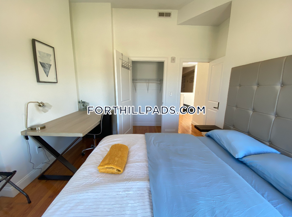 4 bed, 2 bath apartment for rent at 48 Guild St Unit 3, Roxbury — photo 3 of 10