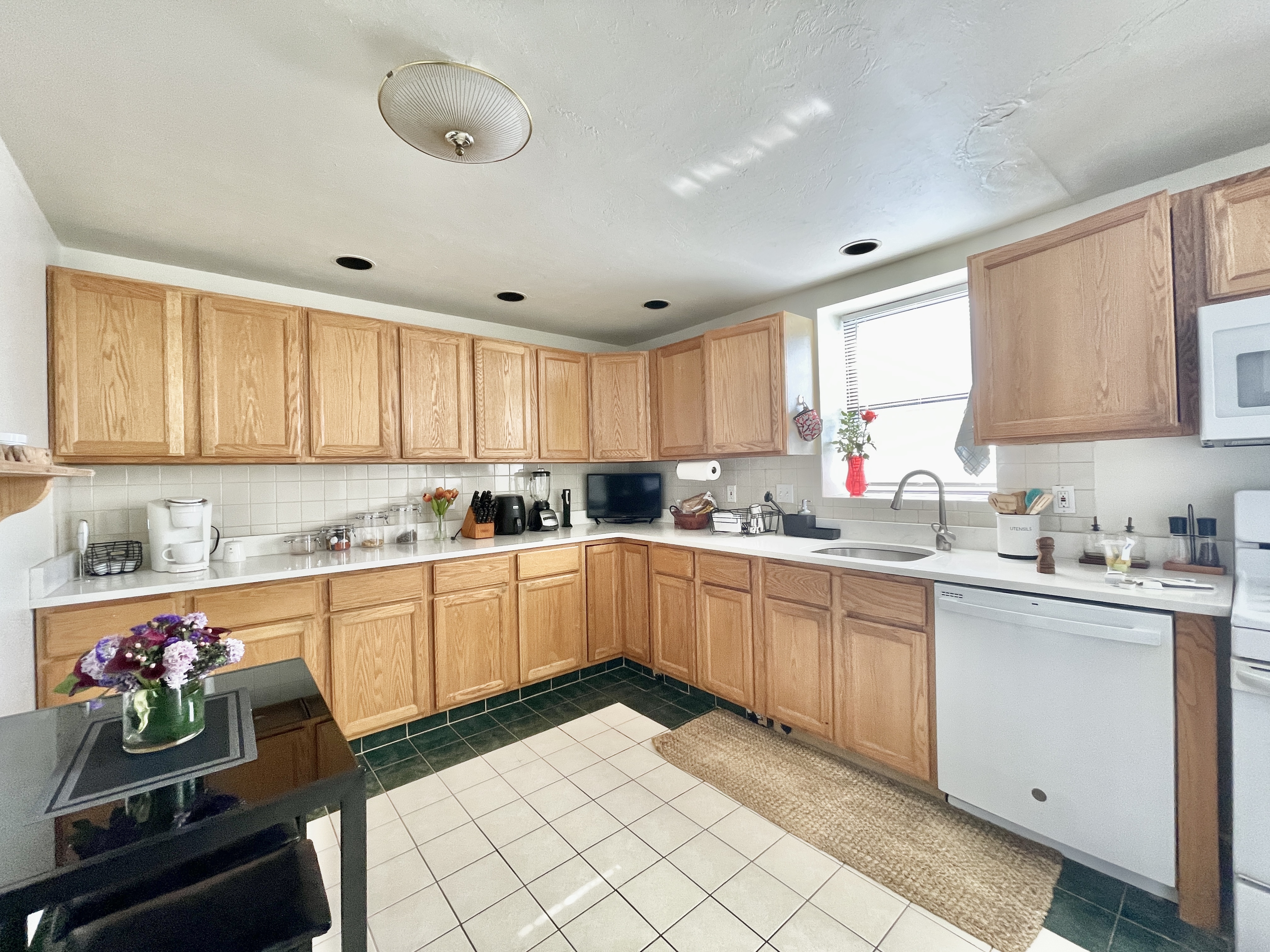 3 bed, 1 bath apartment for rent at 2036 Massachusetts Ave Unit 4, Porter Square — photo 8 of 9