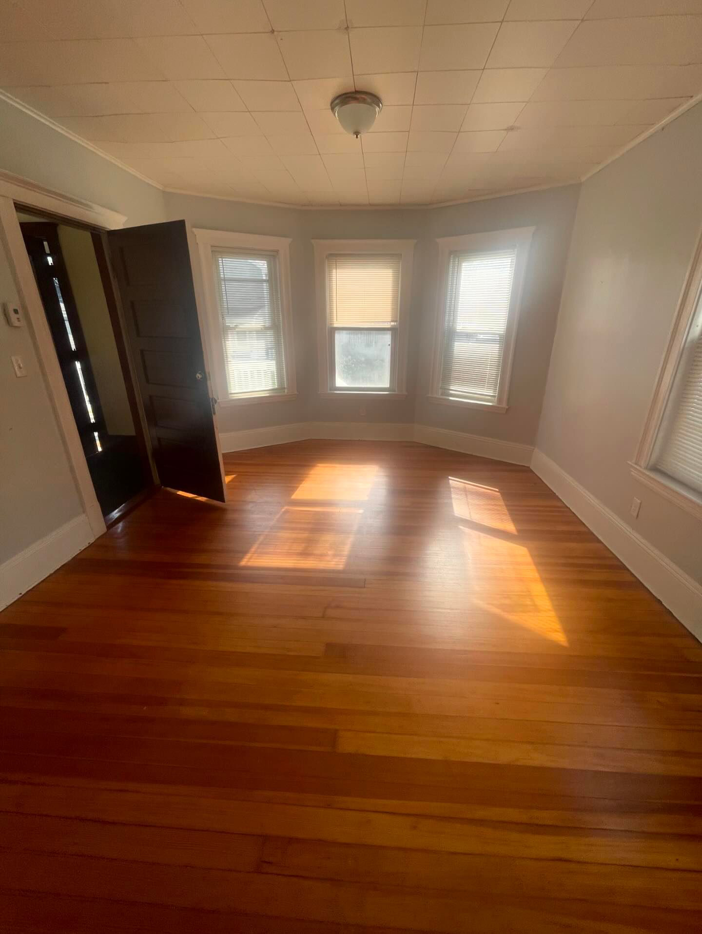 3 bed, 1 bath apartment for rent at 25 Osborne St Unit 1, Peabody — photo 1 of 22