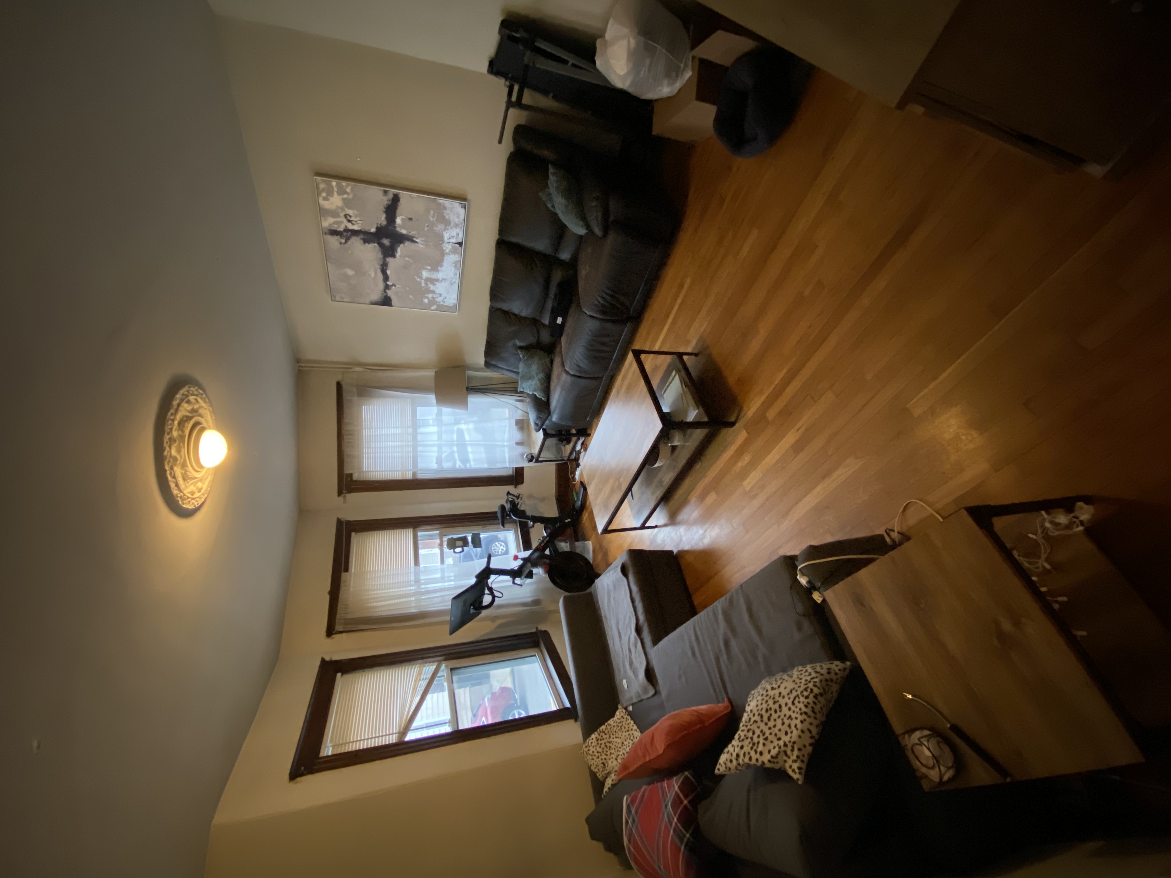 3 bed, 1 bath apartment for rent at 145 L St Unit 1, South Boston — photo 4 of 11