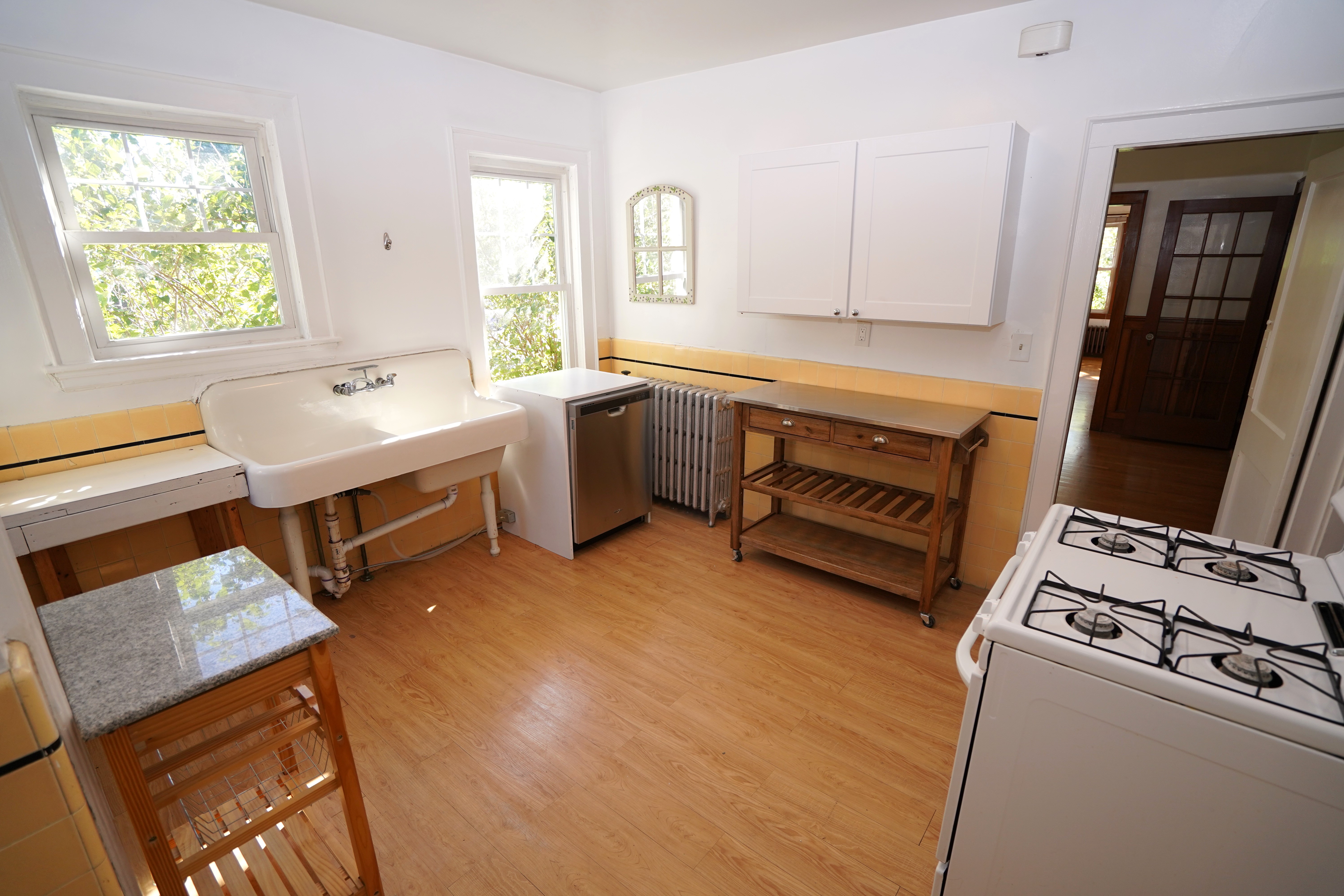 3 bed, 1 bath apartment for rent at 59 Maple Ave Unit 1, Mid Cambridge — photo 1 of 12