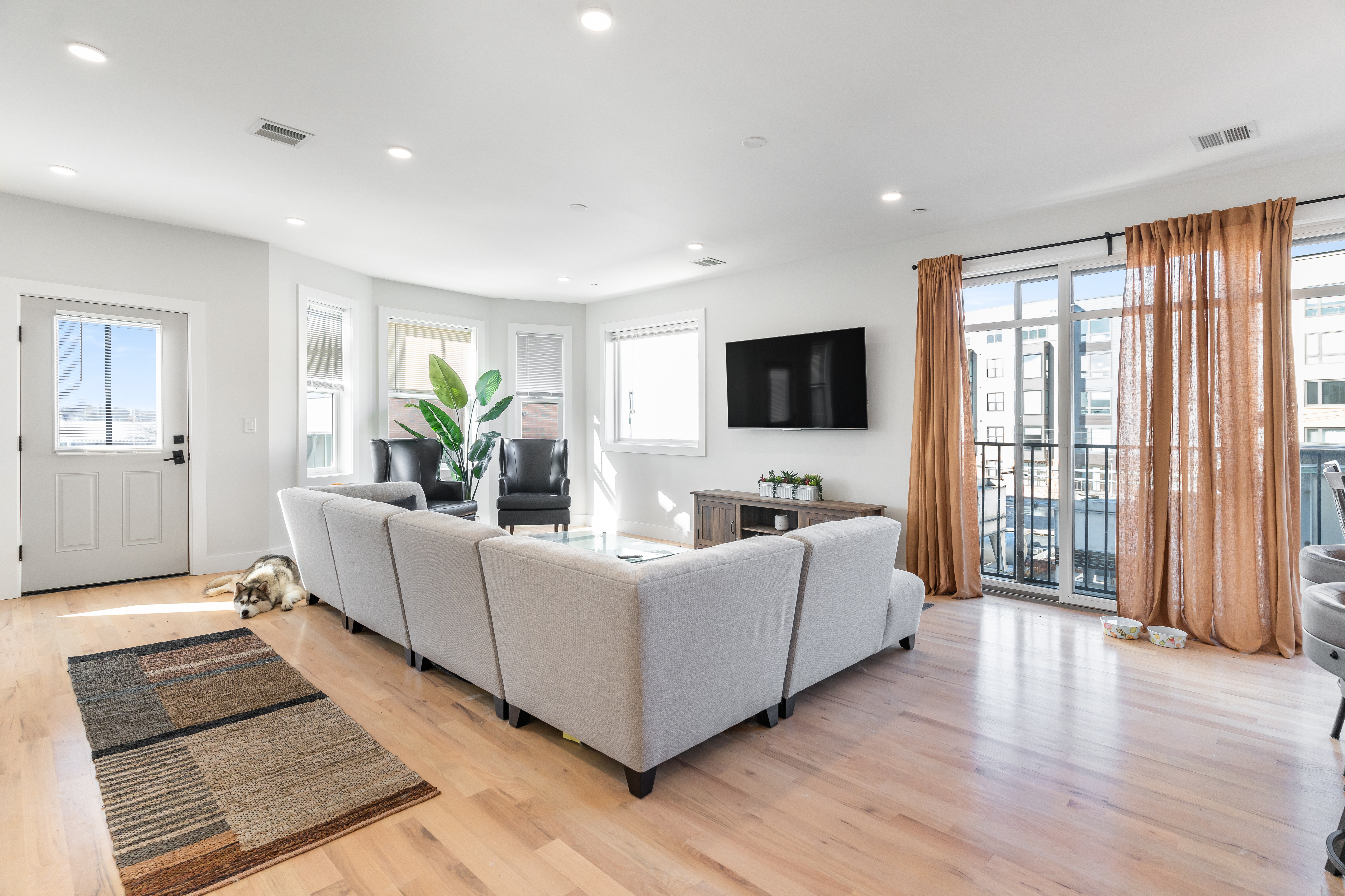 3 bed, 2 bath apartment for rent at 17 West Bellflower Unit 3, Dorchester — photo 4 of 15