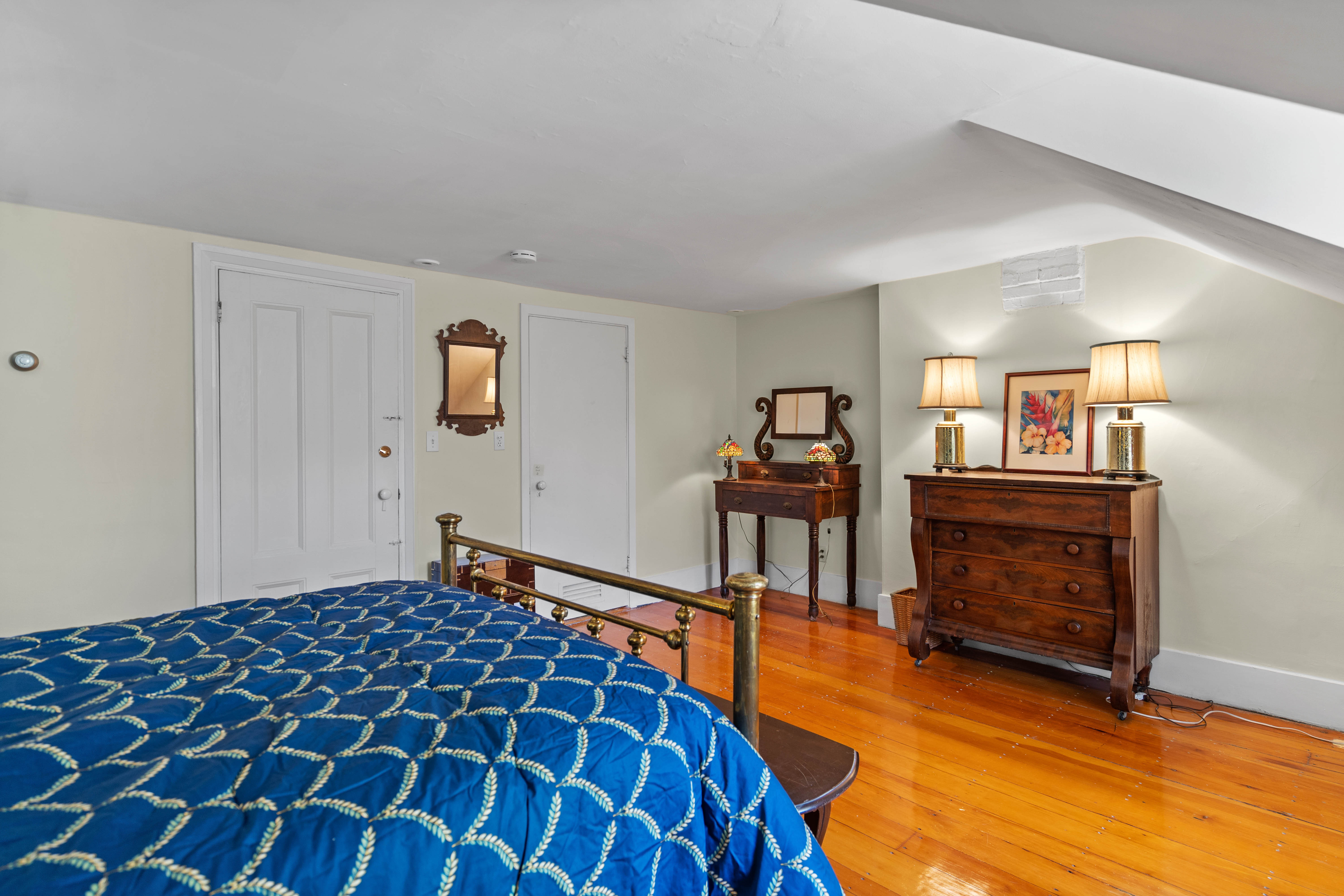 1 bed, 1 bath apartment for rent at 4 Louisburg Sq Unit Top, Beacon Hill — photo 2 of 16
