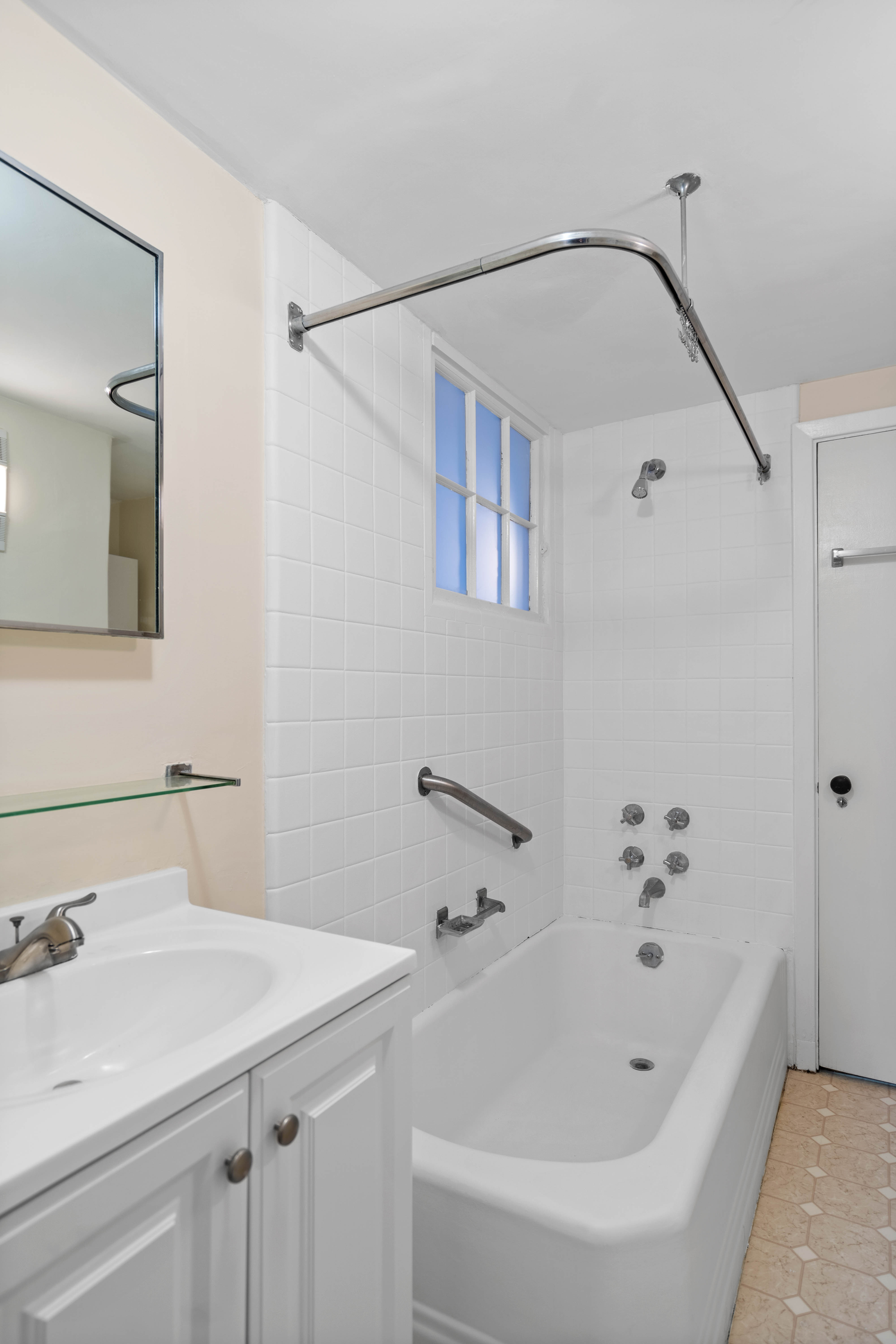 1 bed, 1 bath apartment for rent at 4 Louisburg Sq Unit Top, Beacon Hill — photo 8 of 16