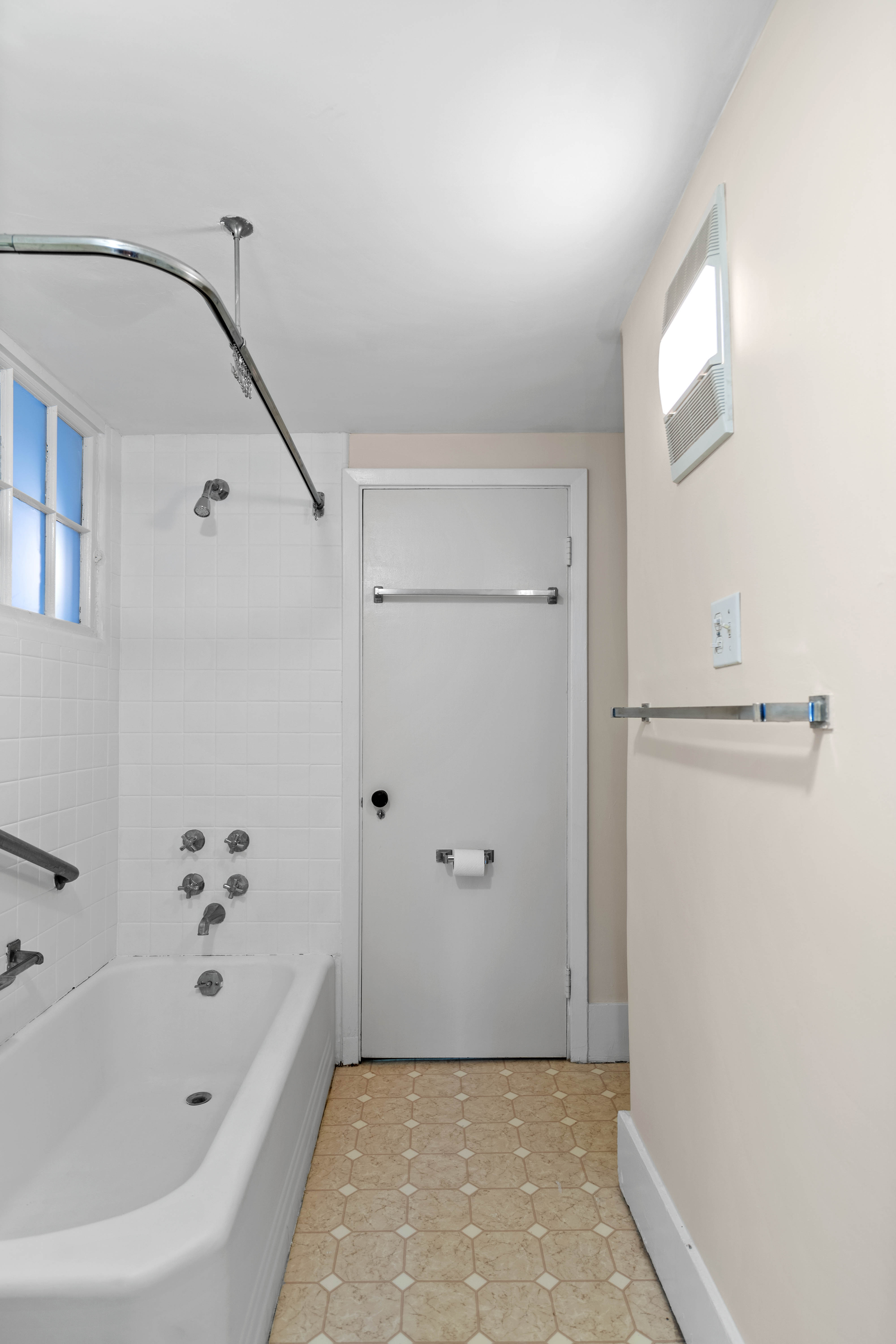 1 bed, 1 bath apartment for rent at 4 Louisburg Sq Unit Top, Beacon Hill — photo 9 of 16