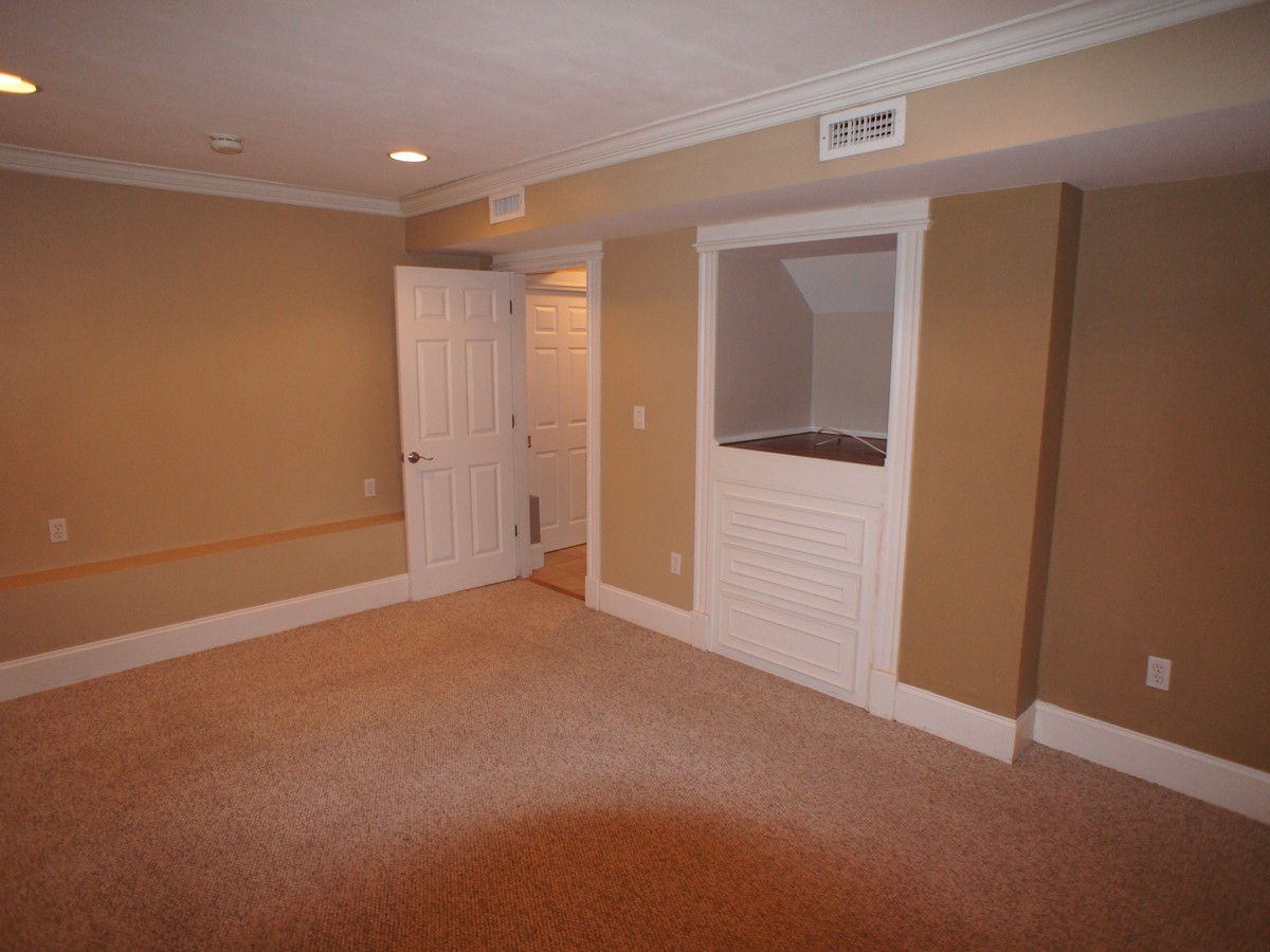 2 bed, 2 bath apartment for rent at 206 9th St Unit 1, South Boston — photo 5 of 14