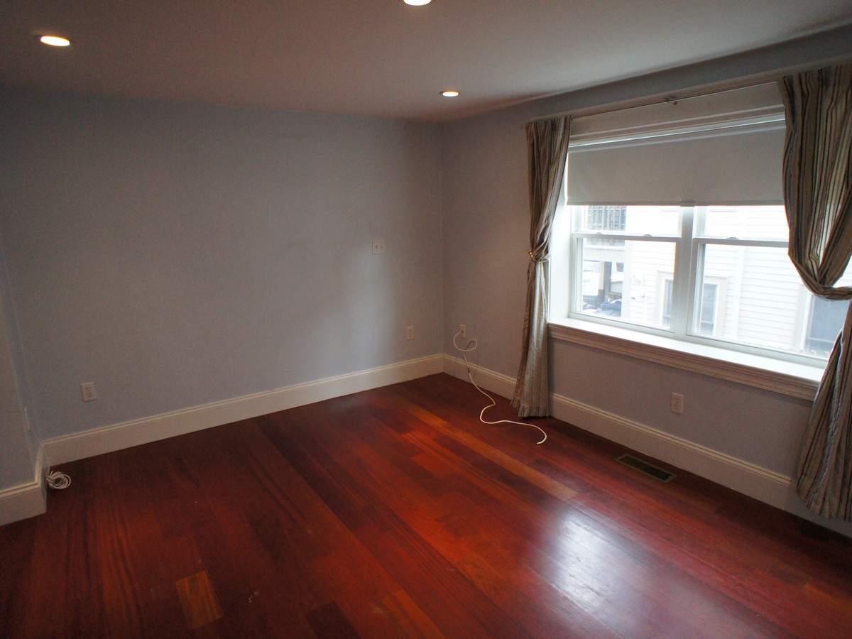2 bed, 2 bath apartment for rent at 206 9th St Unit 1, South Boston — photo 4 of 14