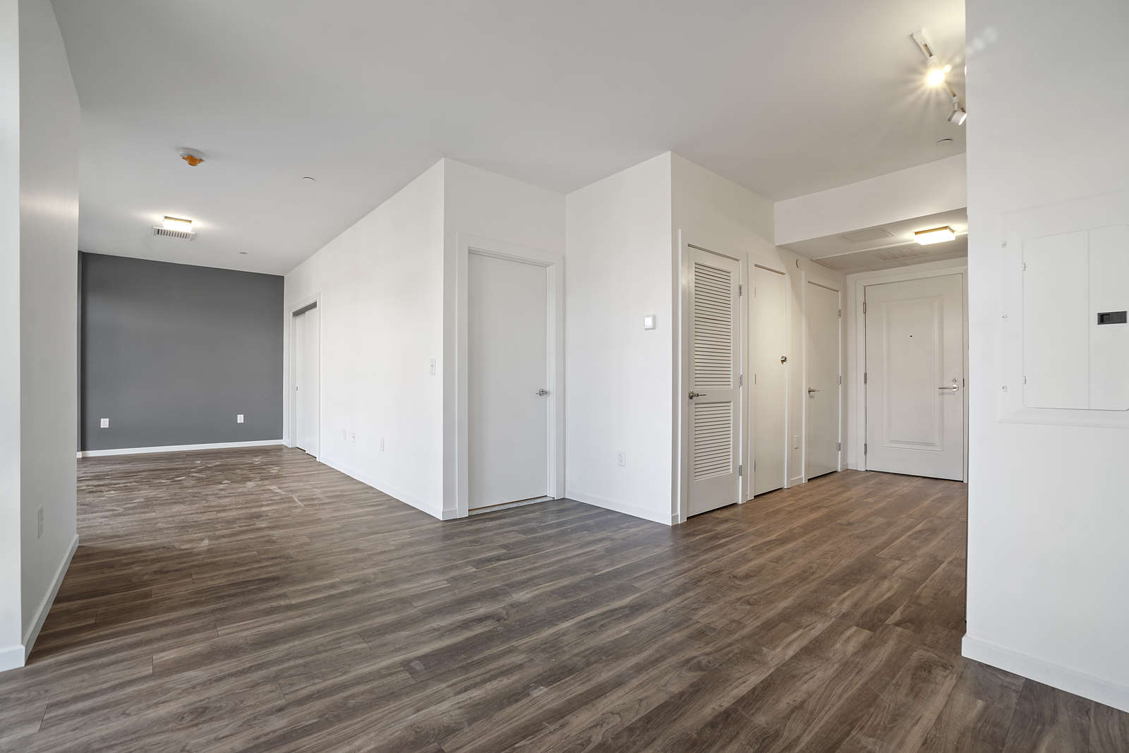 Studio bed, 1 bath apartment for rent at 839 Beacon St Unit 201, Fenway — photo 3 of 10