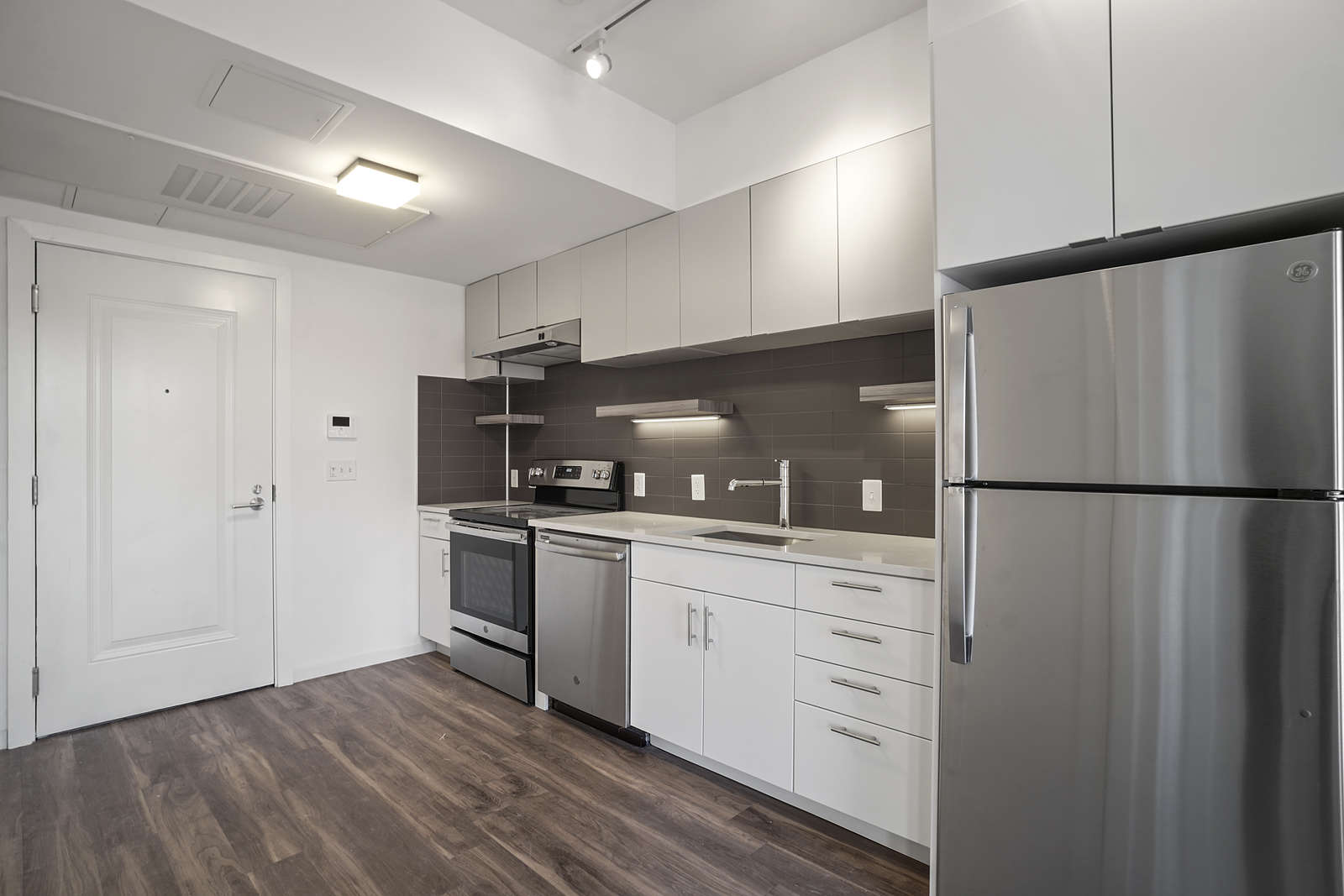 Studio bed, 1 bath apartment for rent at 839 Beacon St Unit 201, Fenway — photo 4 of 10